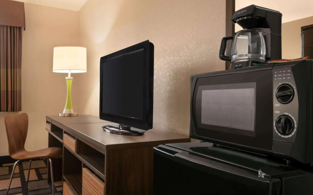 Super 8 by Wyndham Akron S/Green/Uniontown OH