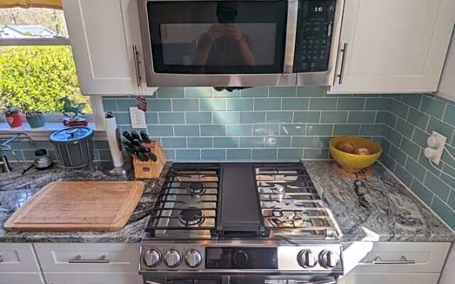 eKstasis Hostel & Urban Farm