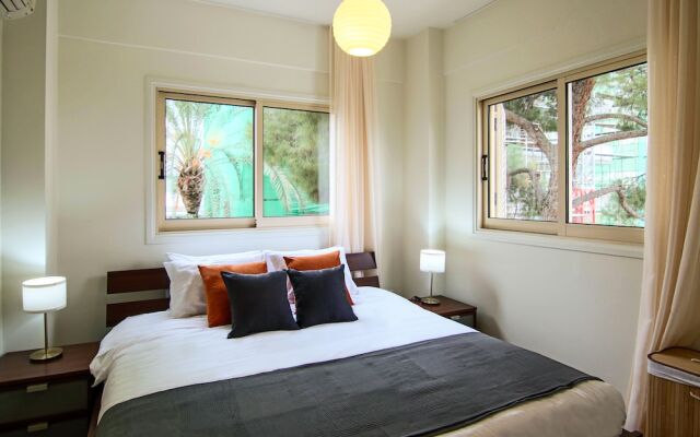 Phaedrus Living: City View Luxury Iras Flat 102