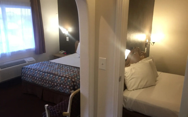 Anaheim Discovery Inn & Suites