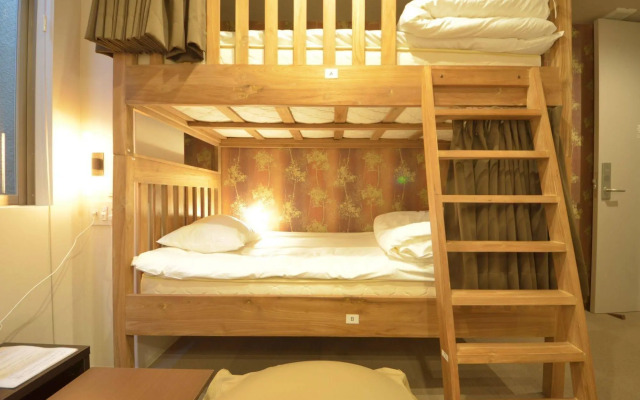 Yadokari Namba Hostel