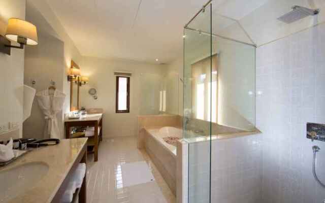 Le Menara Khao Lak beachfront Villa & Resort