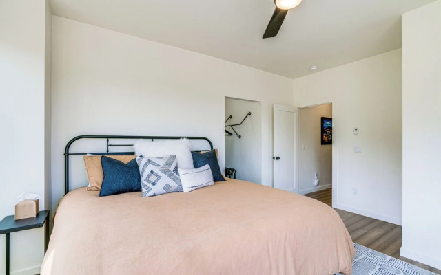 Mtn-view 'slopeside Chalet' in Granby Ranch!