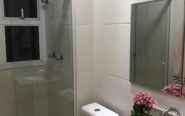 Apto novo, 2 quartos, quadra praia em Santos.