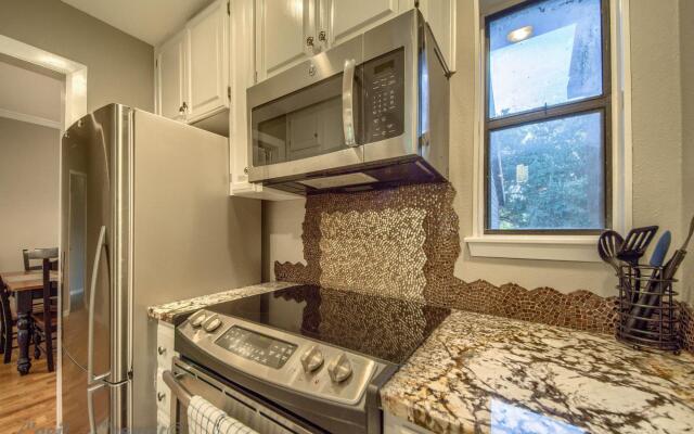 The Float Inn 3 CW B209