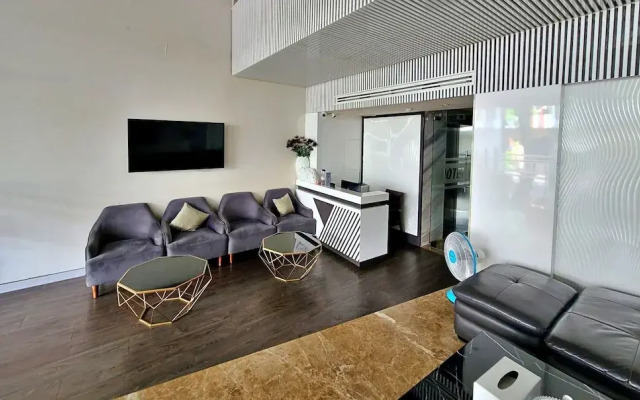 HANZ The Moon Hotel 1