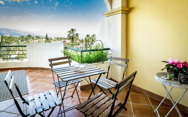 SAT1-walking distance to Puerto Banus
