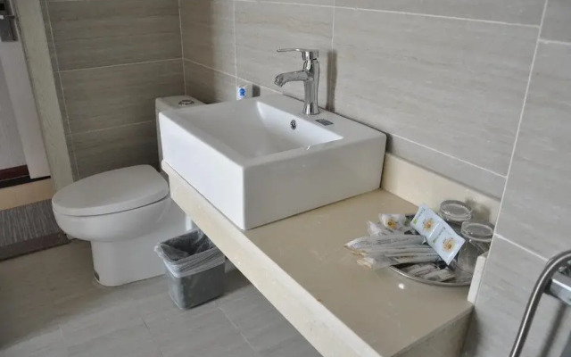 Juli Hotel (Juhua Village Airport Bus Stop)