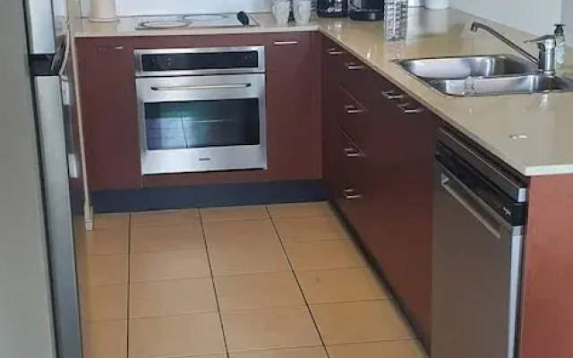 Chevron Tower3 has 2bedrooms 2beds With Car Park