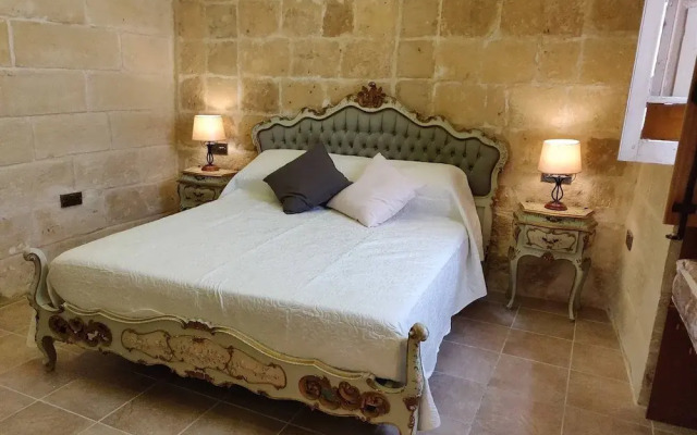 "Romantic Small Townhouse In The Three Cities"
