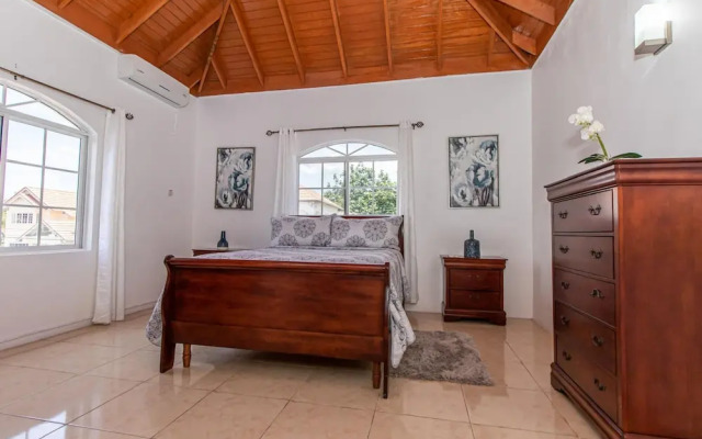 Runaway Bay Gem in Runaway Bay