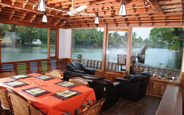 Niche Stays Luxury Houseboats