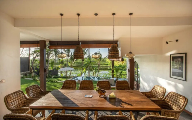 Majestic Private Villa 6 Br Canggu With Staff