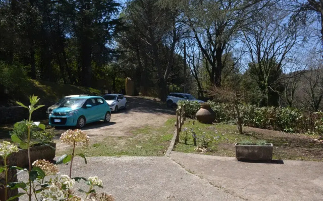 Scappo In Umbria, La Escondida
