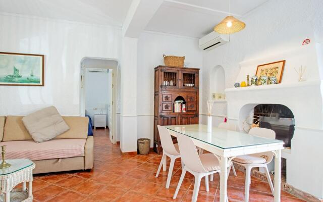 Superb beachfront villa with guest house 50m opposite
