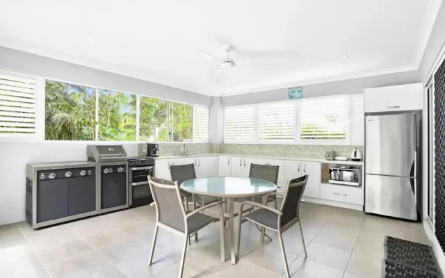 Palm Cove Studio Apartments