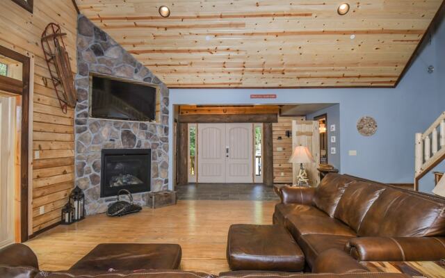 Hemlock Hideaway 6 Bedroom House