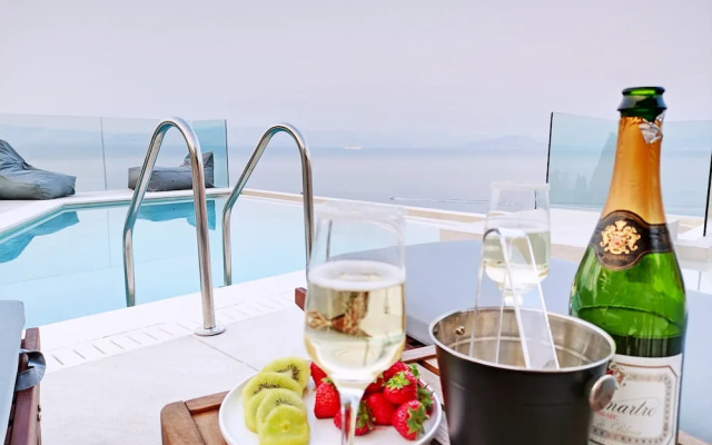 Sea & Cliff Luxury Suites byCorfuescapes