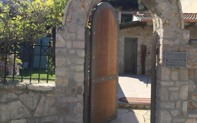villalithos studio 2