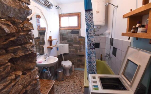 2 Bedroom Art House in Kavala