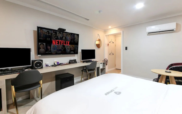 Continew Hotel
