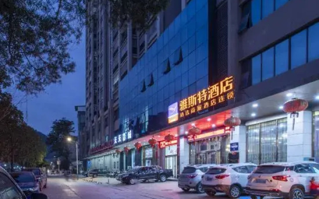 Yeste Hotel (Napo)