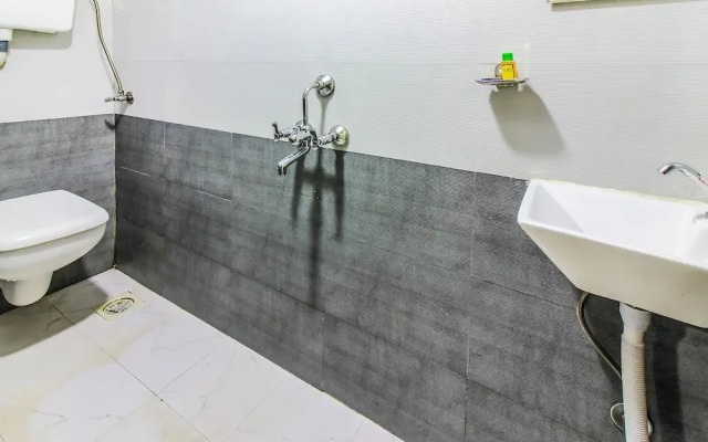 FabHotel AK Palace Saki Naka