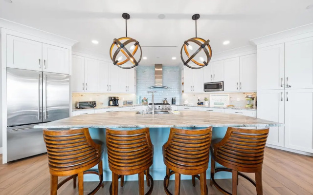 Beach House Residence by Beachside Mgmt