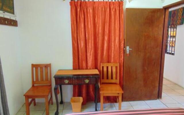 Airport Beach Backpackers