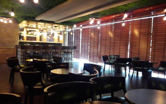 Hotel Gms Grand