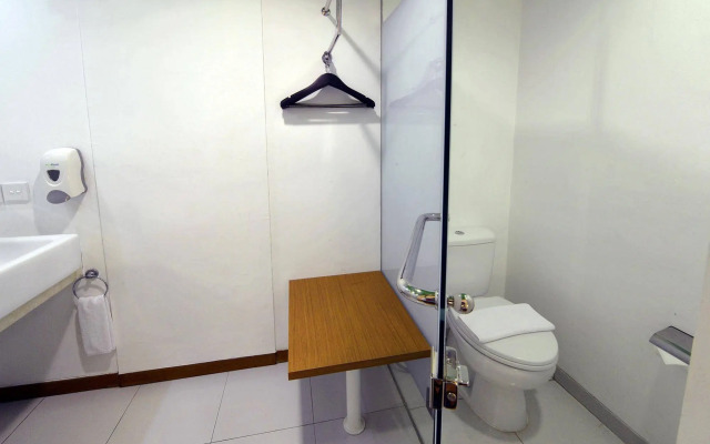 Whiz Hotel Pemuda Semarang