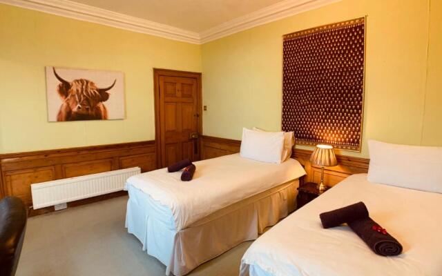 F2 Charming City Centre Apartment full of Character