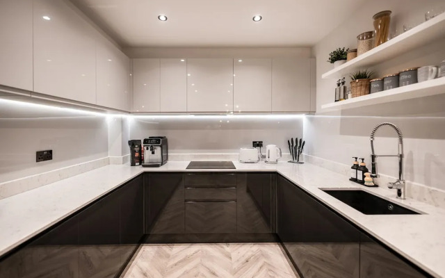 Exquisite 6 Bedroom Luxury Home