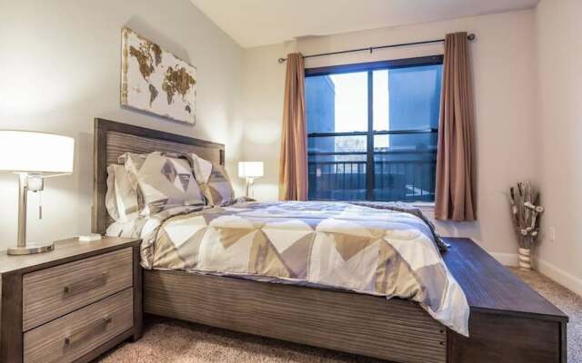 Luxurious Business & Family Montrose Condo -