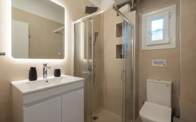 15 Minutes Walk to Acropolis, Minimalist Studio