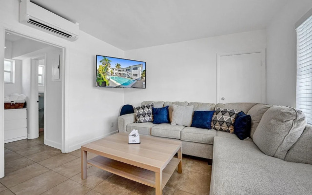 Waves on Desoto Deluxe Studio 4