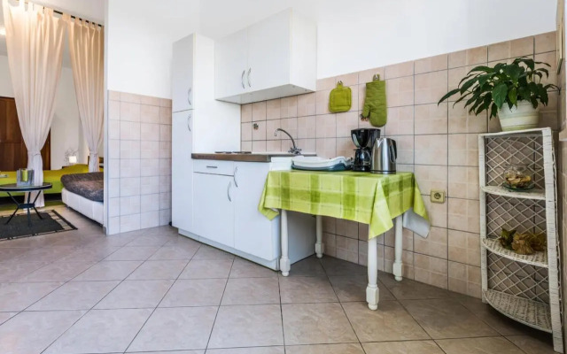 Studio Apartments Romina