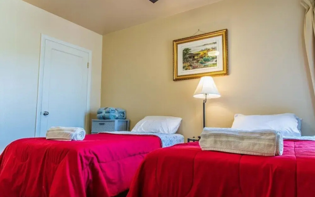 Large 2 Bed w/ Room For 8