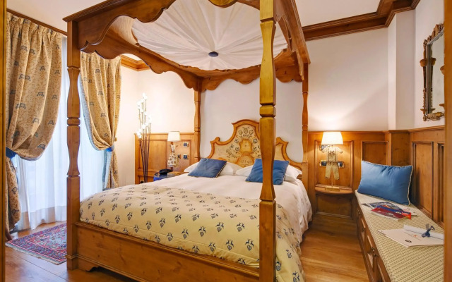 Ambra Cortina Luxury & Fashion Boutique Hotel