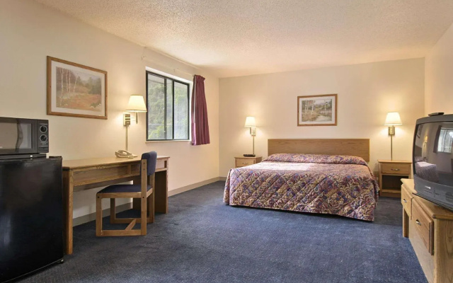 Super 8 Motel - Martinsville
