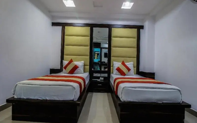 OYO Rooms Arakashan Road 3