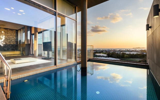 Bayhill Pool & Villa