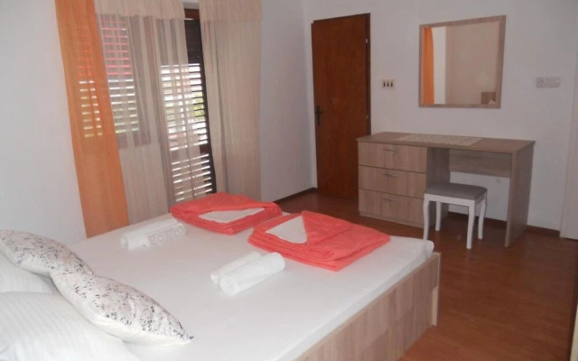 Ivo - With Terrace - A1