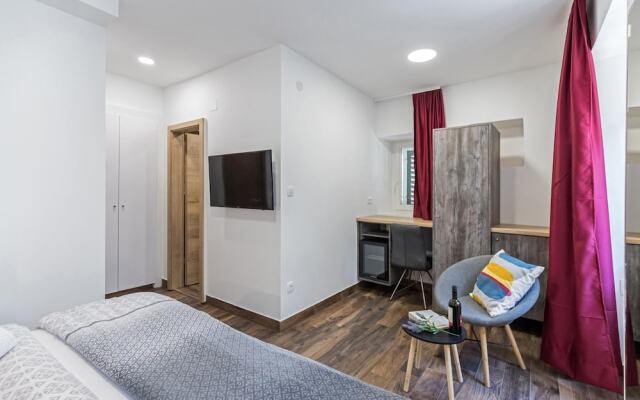 Apinelo Port Rooms