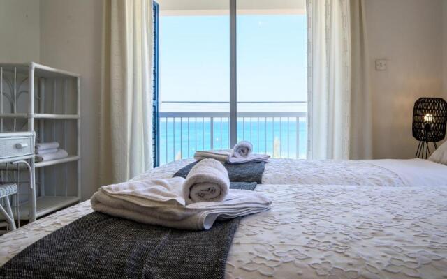 Phaedrus Living: Seaside Luxury Villa Anafi