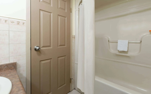 Super 8 by Wyndham Niagara Falls by the Falls