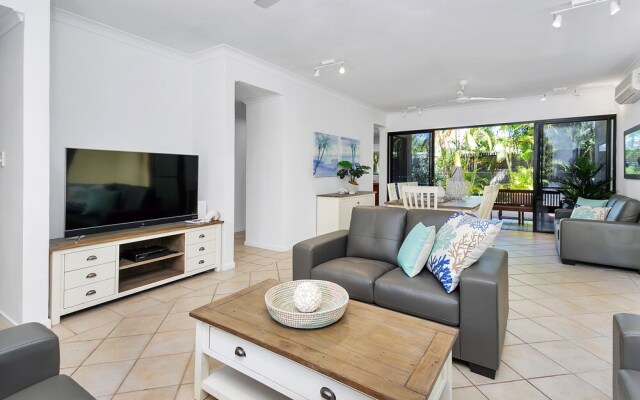 Palm Cove Retreat