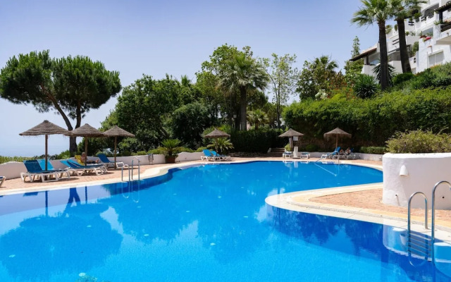 Ojen Retreat With Pool