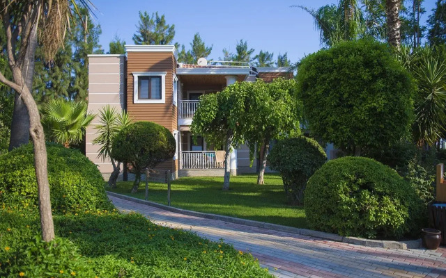Quattro Beach Spa & Resort Hotel