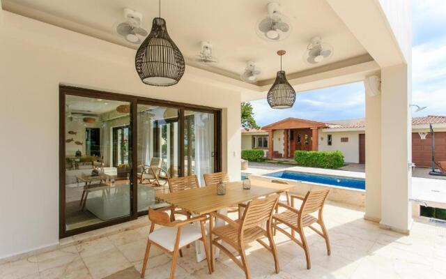 Steps to Best Beach VILLA UNICA 6Bedroom